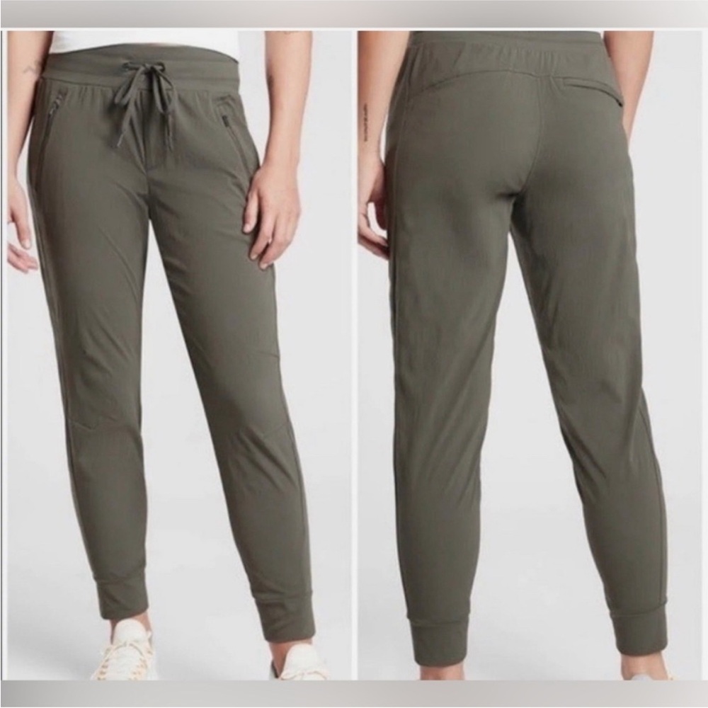 Athleta Black Trekkie North Joggers